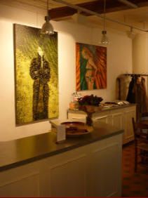 Foto's van exposities in de Waalse Kerk Breda